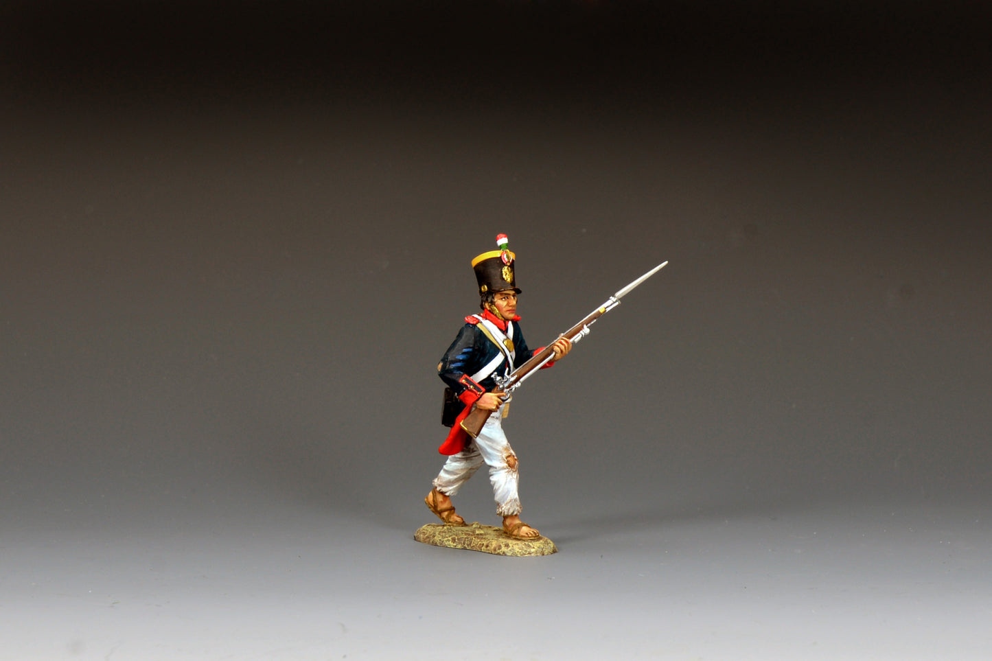 King & Country S.A.A. Soldier Charging Forward, Mexican line infantryman with musket at high port position, tall shako with tri-color pompom, blue coatee with red facings, Alamo 1836, 1/30 60mm matte figure, RTA133
