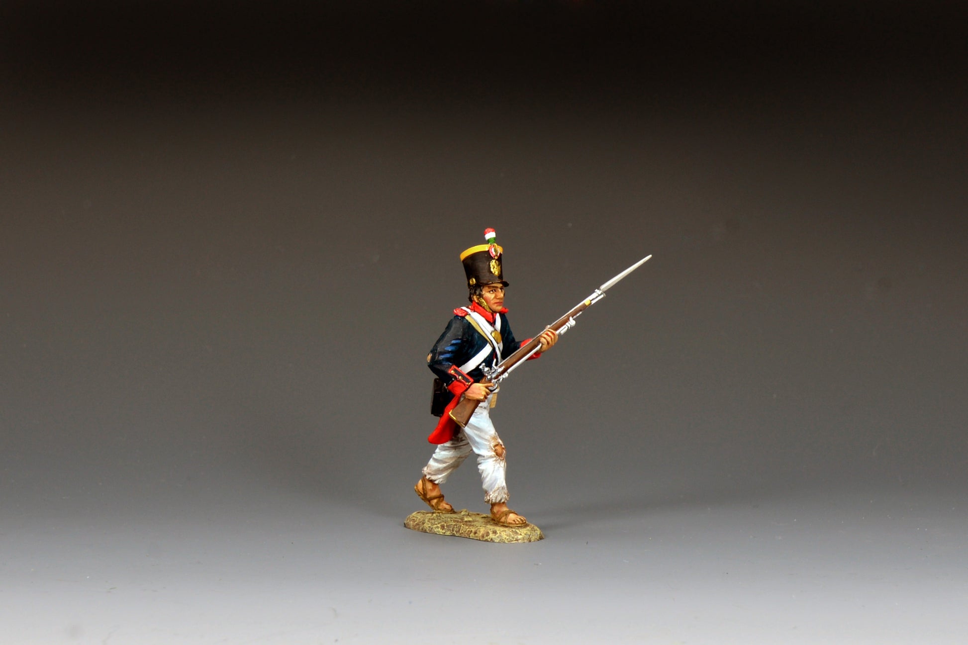 King & Country S.A.A. Soldier Charging Forward, Mexican line infantryman with musket at high port position, tall shako with tri-color pompom, blue coatee with red facings, Alamo 1836, 1/30 60mm matte figure, RTA133