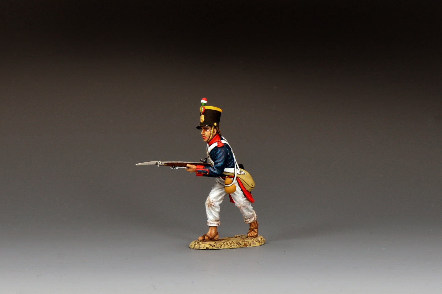 King & Country S.A.A. Soldier Running Forward, Mexican line infantryman charging with bayoneted musket, tall shako with tri-color pompom, blue coatee with red facings, Alamo 1836, 1/30 60mm matte figure, RTA145
