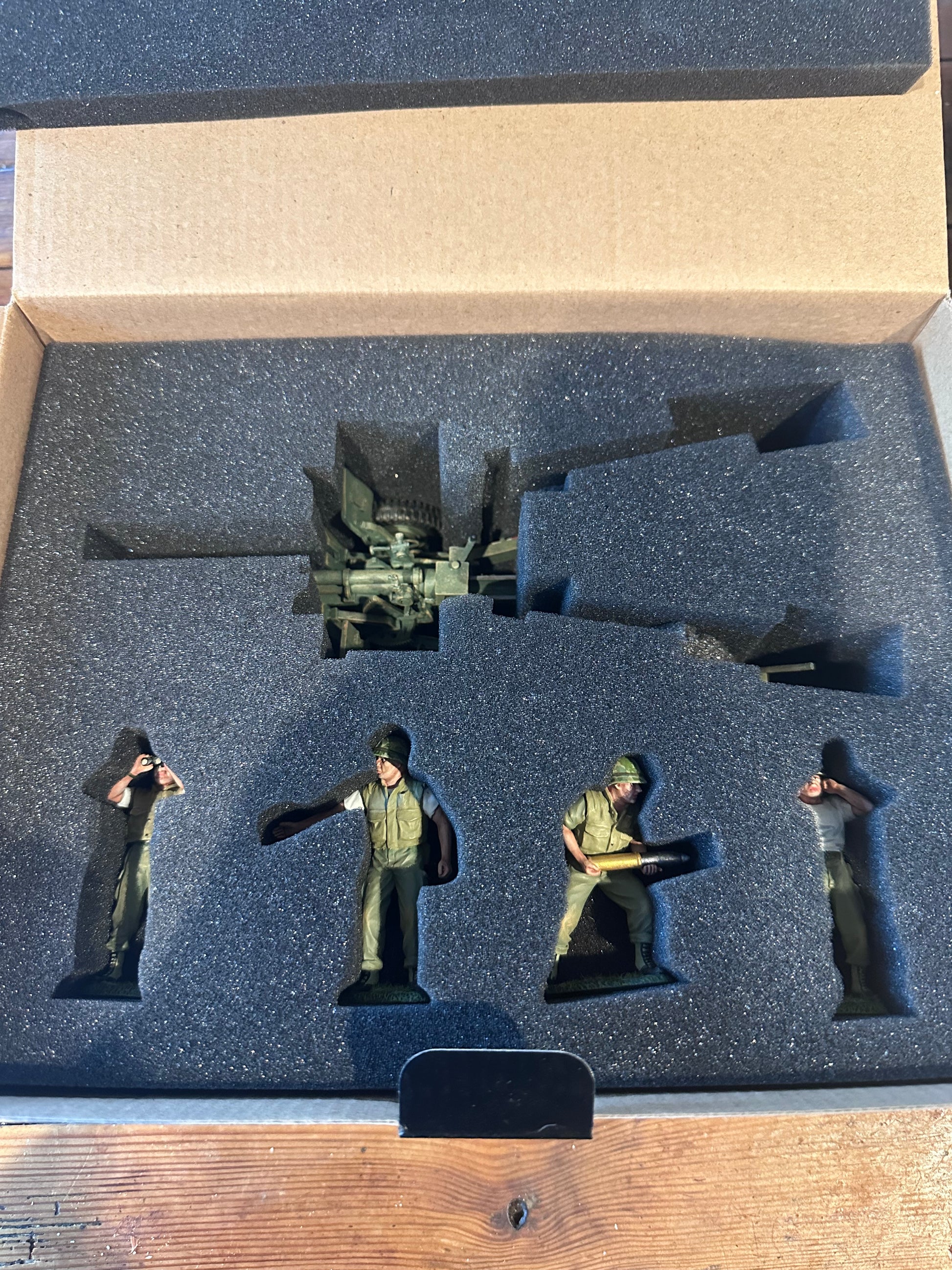 Inside packaging ox for USMC Artillery 105mm Howitzer & Crew military miniatures