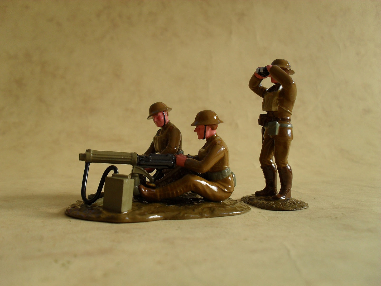 Collectible toy soldier miniature set American Vickers Machine Gun. Three soldiers in brown uniforms with the machine gun.
