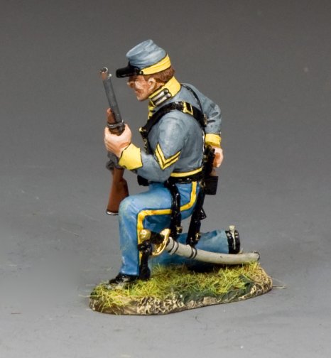 Model of a Civil War Union soldier in a crouching position with a rifle on a gray background