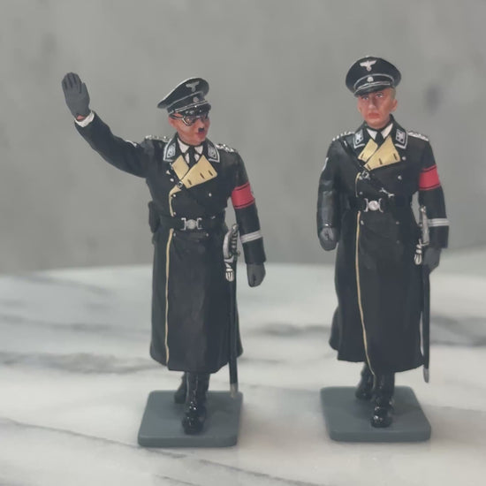 360 view of toy soldiers the Duo.