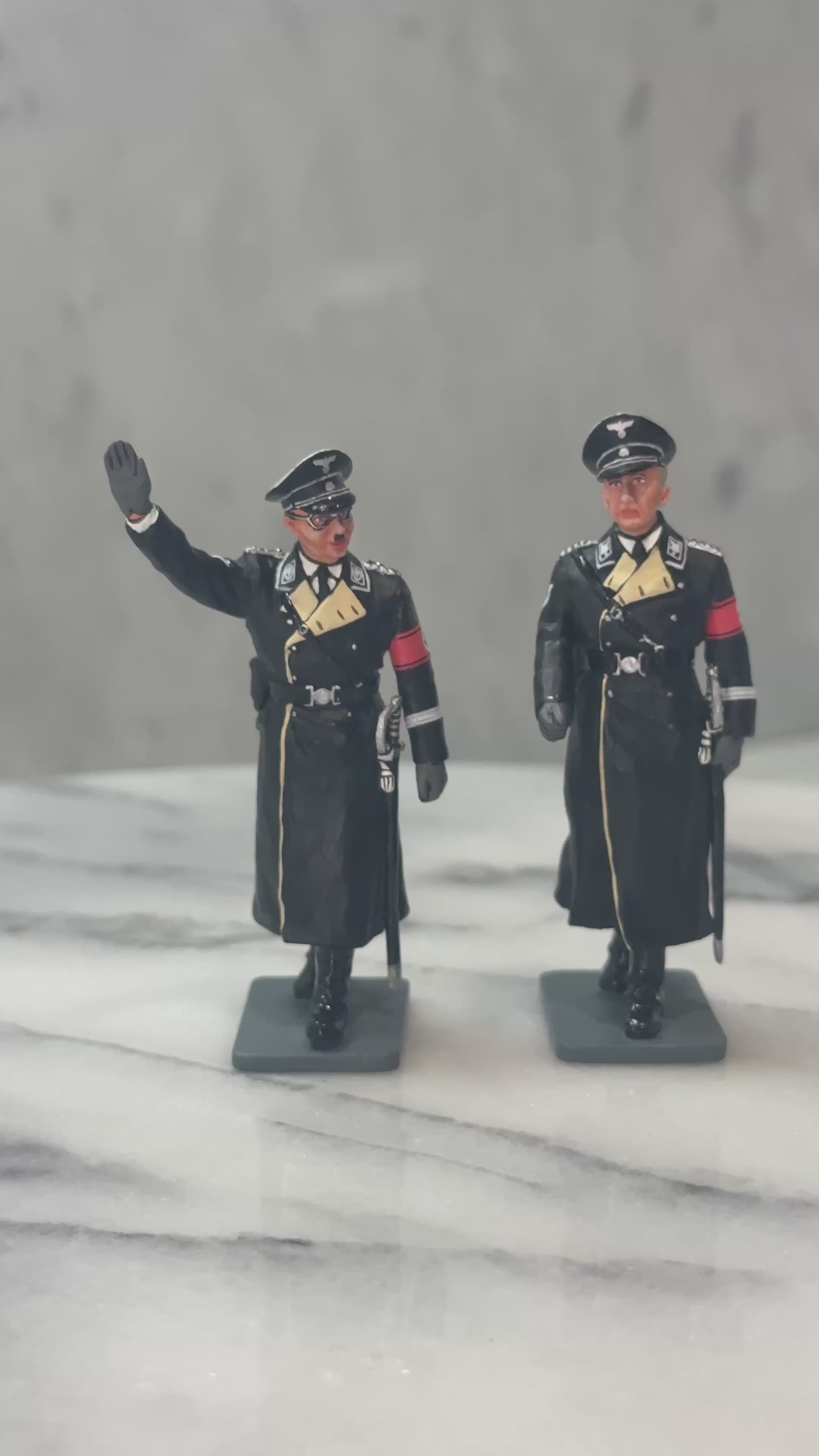 360 view of toy soldiers the Duo.