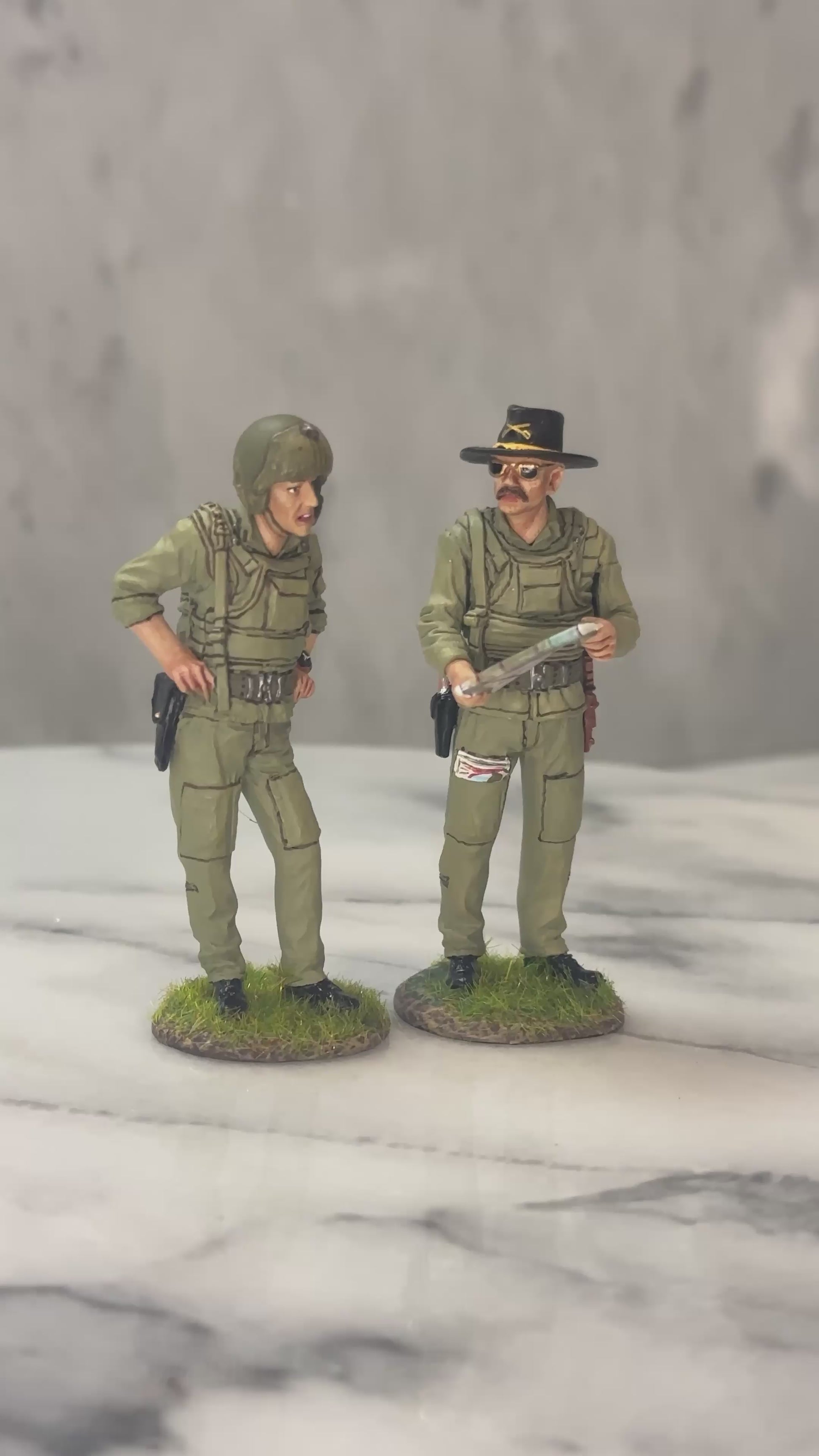 360 view of Helicopter Pilot & Copilot military miniatures.