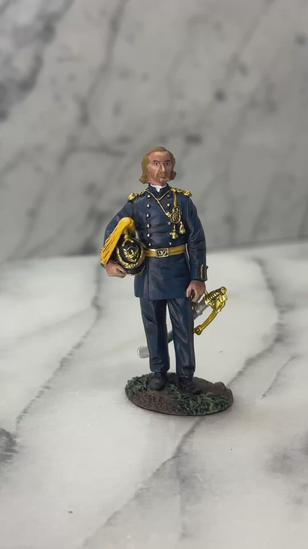 360 view of Box for collectible toy soldier army men figurine Custer.