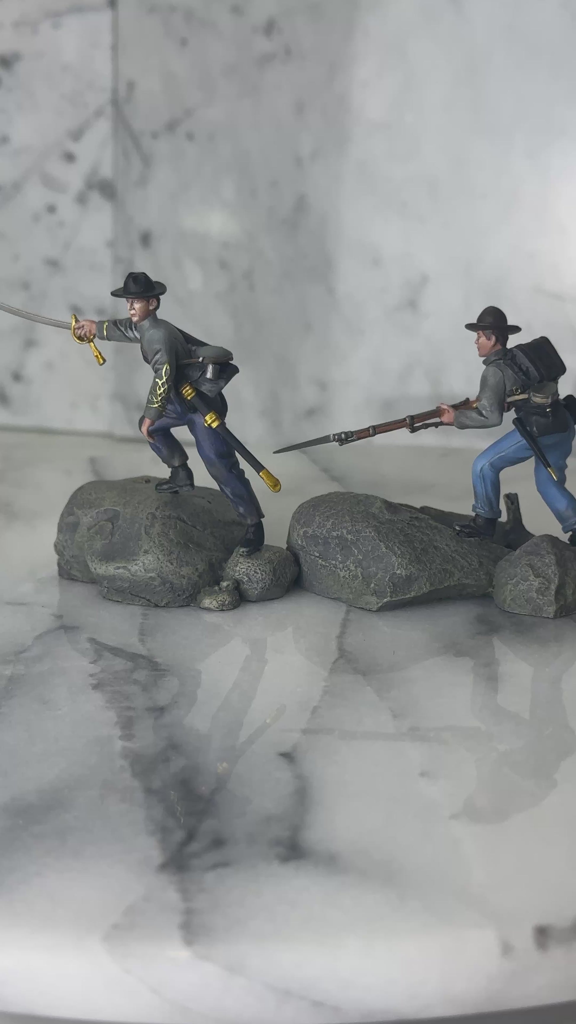 360 view of Scrambling Up the Roundtops military miniatures