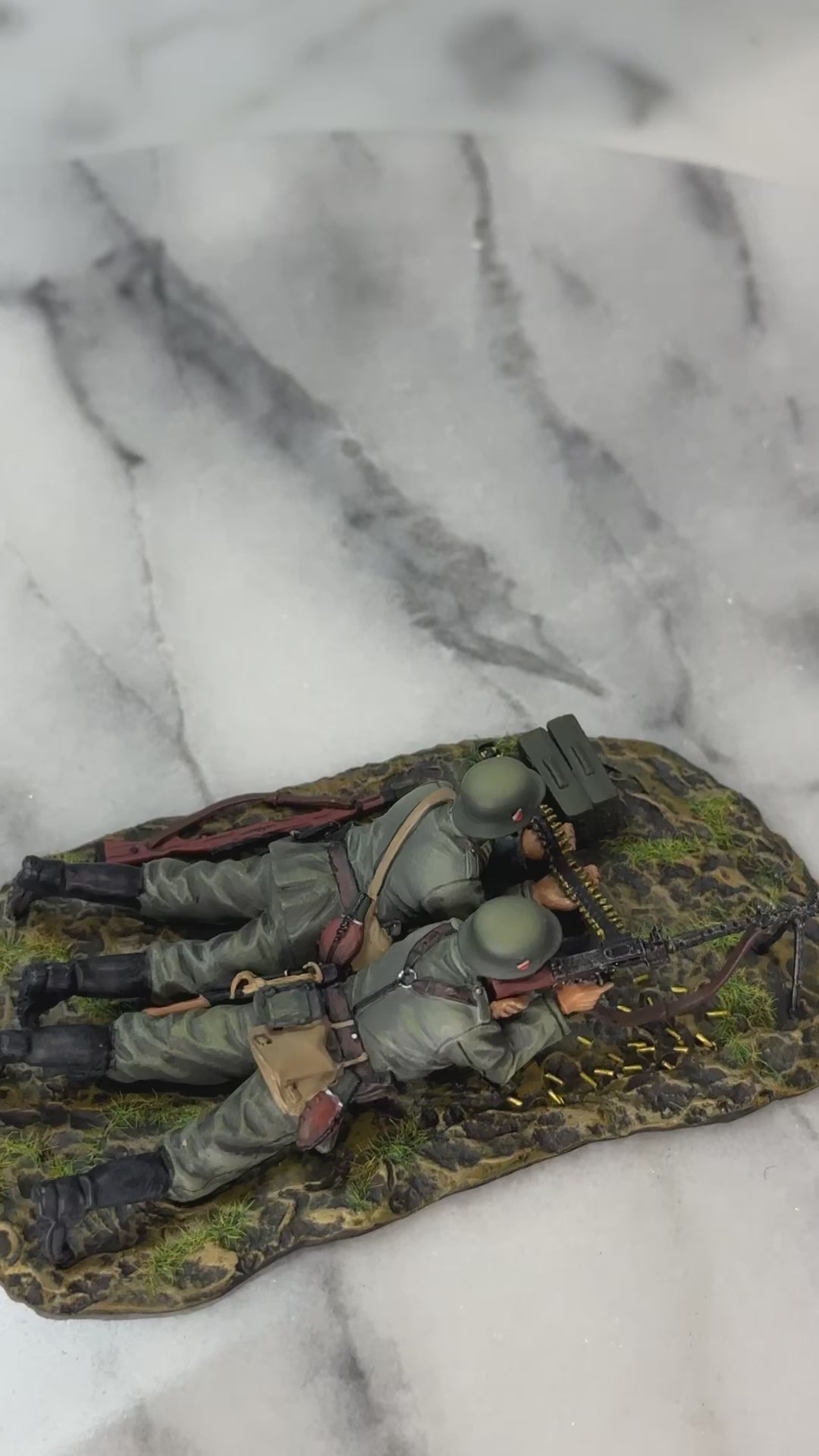 360 view of Collectible toy soldier miniature army men figurine HEER MG 34 Team.