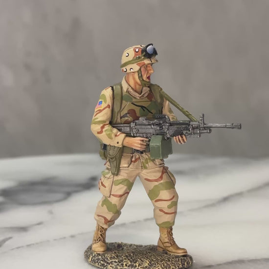 360 view of Ranger with M249 SAW.