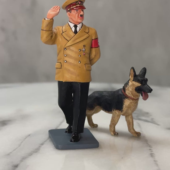 360 video of Adolf and Blondi toy soldiers.