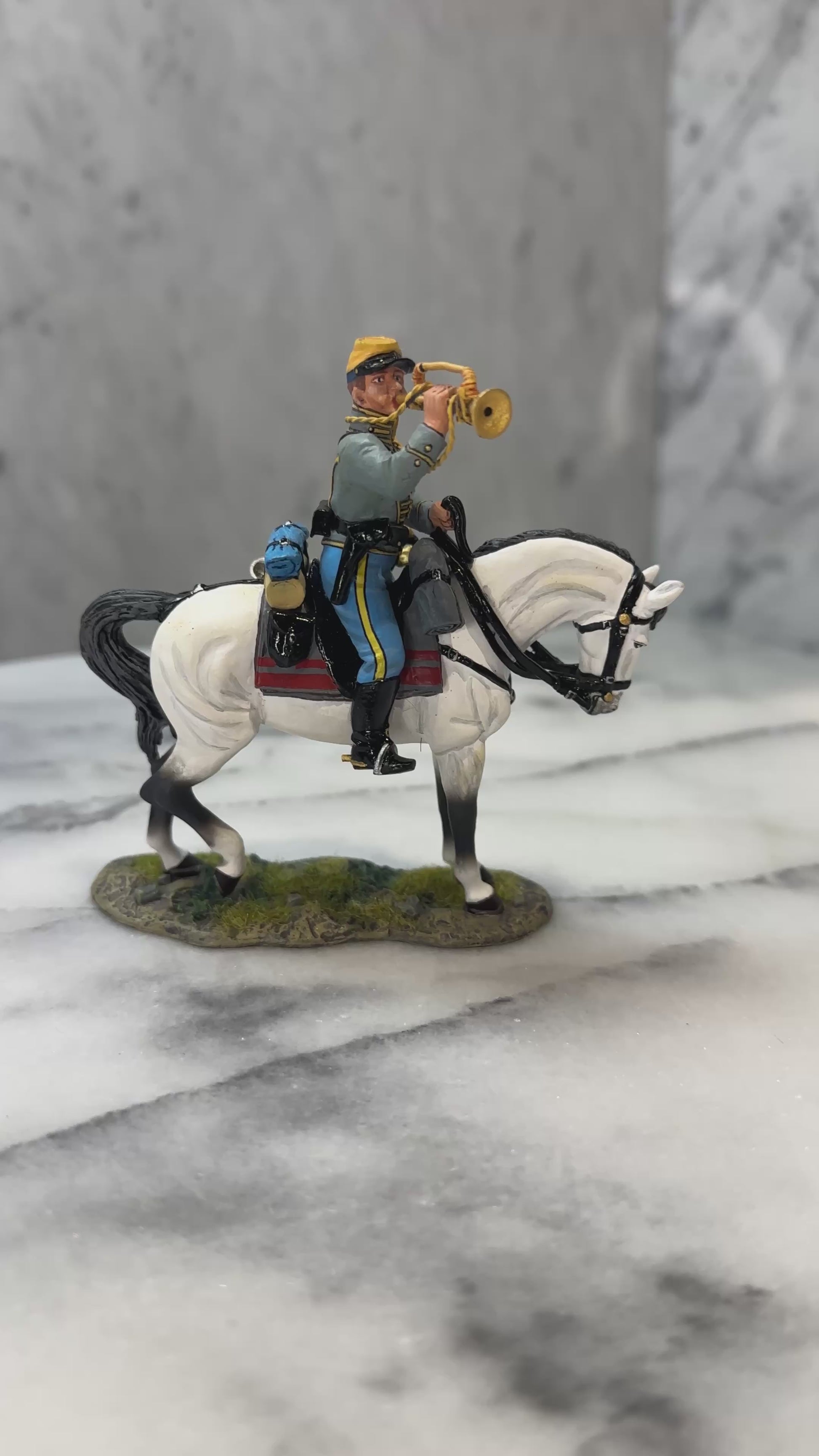 360 degree view of 29th Texas Trumpeter toy soldier.
