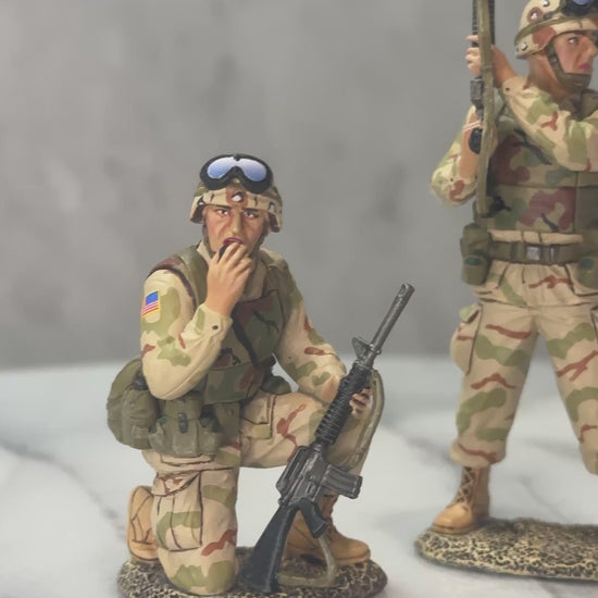 360 degree view of BHD001 toy soldiers Ranger Radio Team.