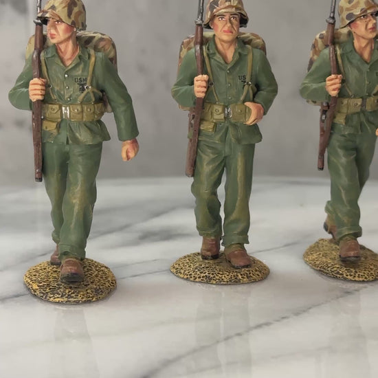 360 view of Marching Marines toy soldiers.