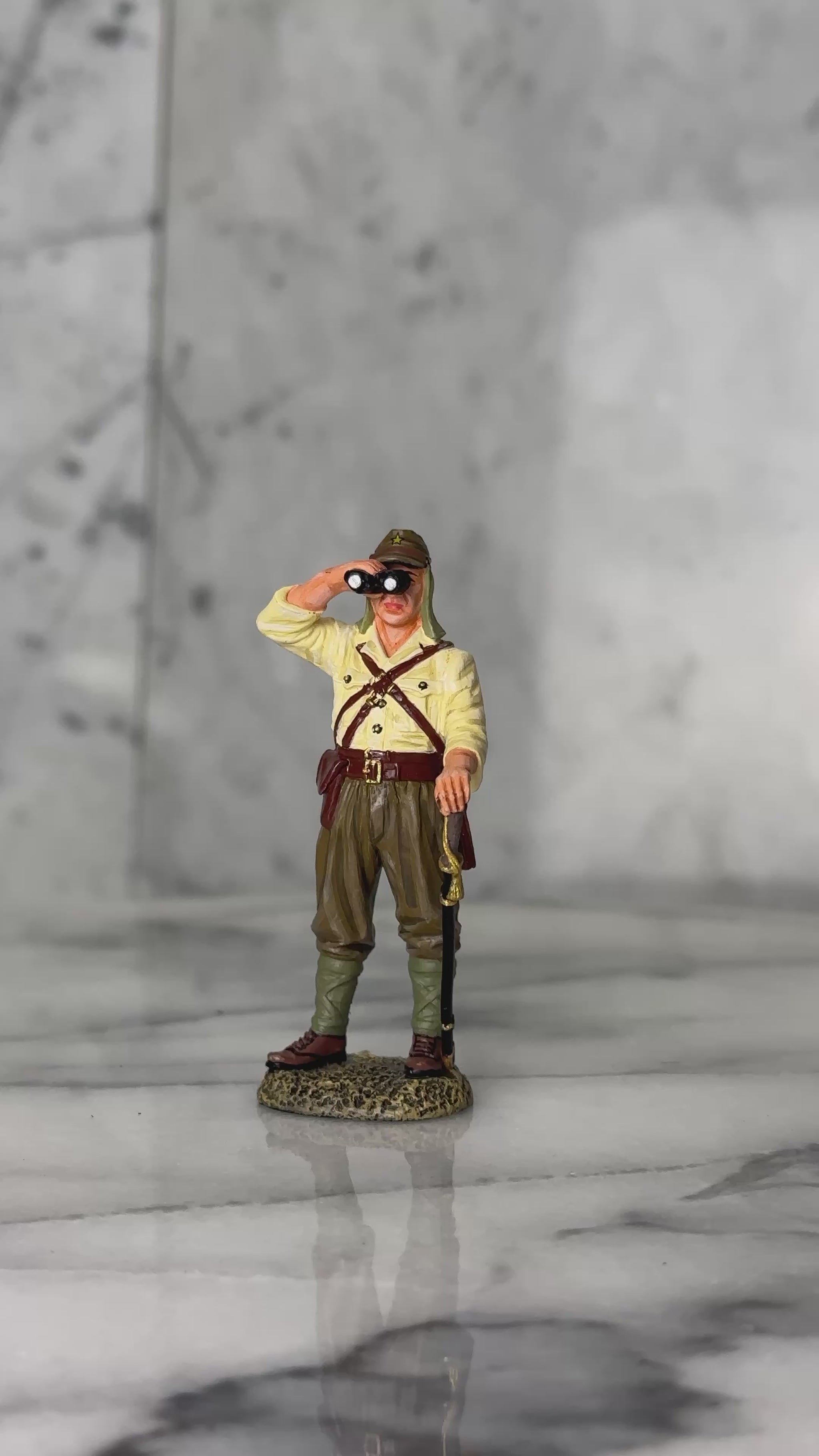 Japanese Officer with Binos JN069