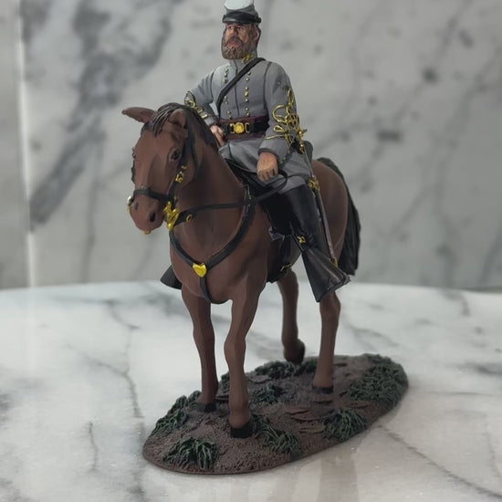 360 degree view of Collectible toy soldier miniature Stonewall Jackson Mounted on Little Sorrel.