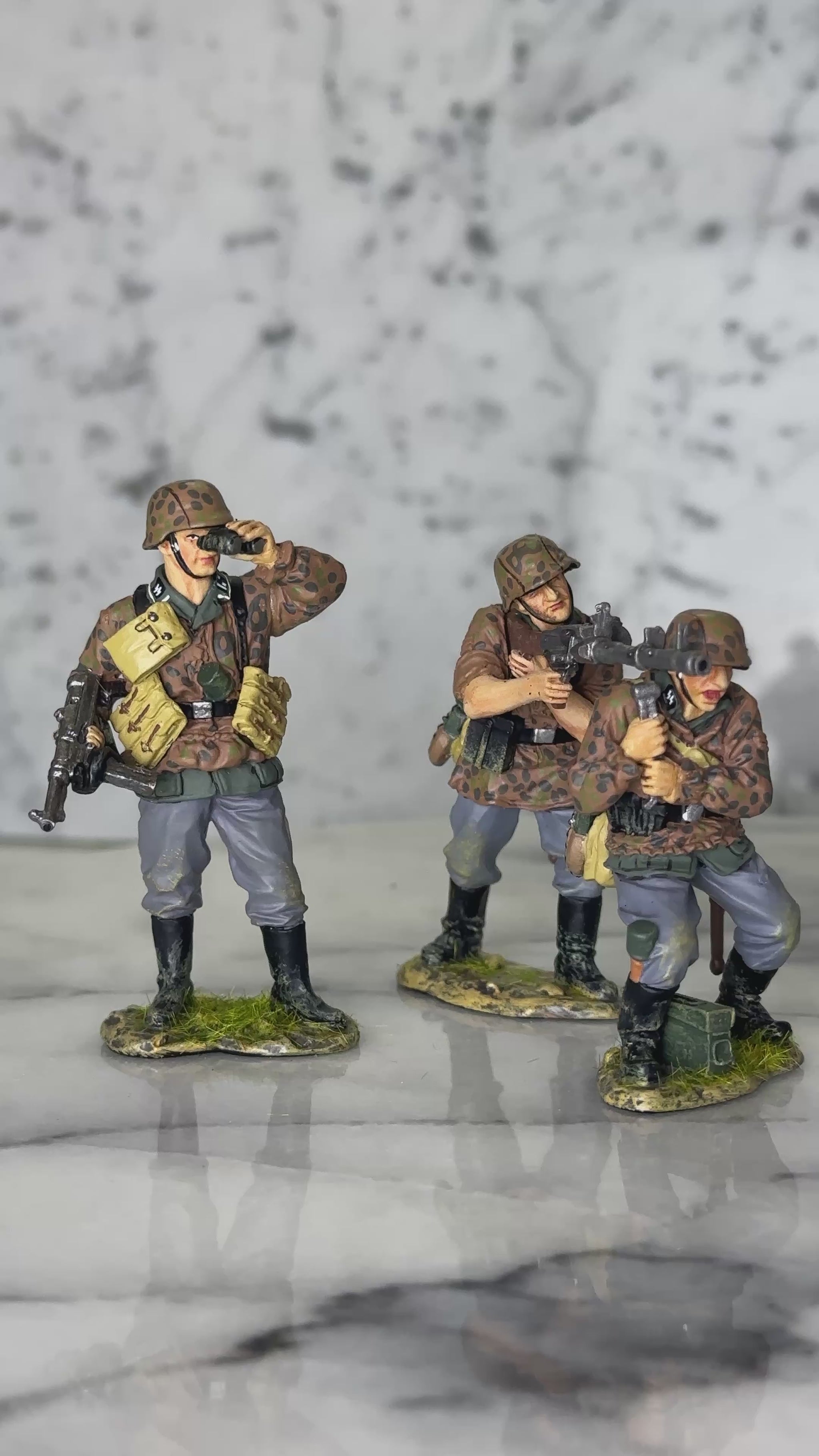 360 view of King & Country WS393 three-figure Waffen-SS MG34 gun team