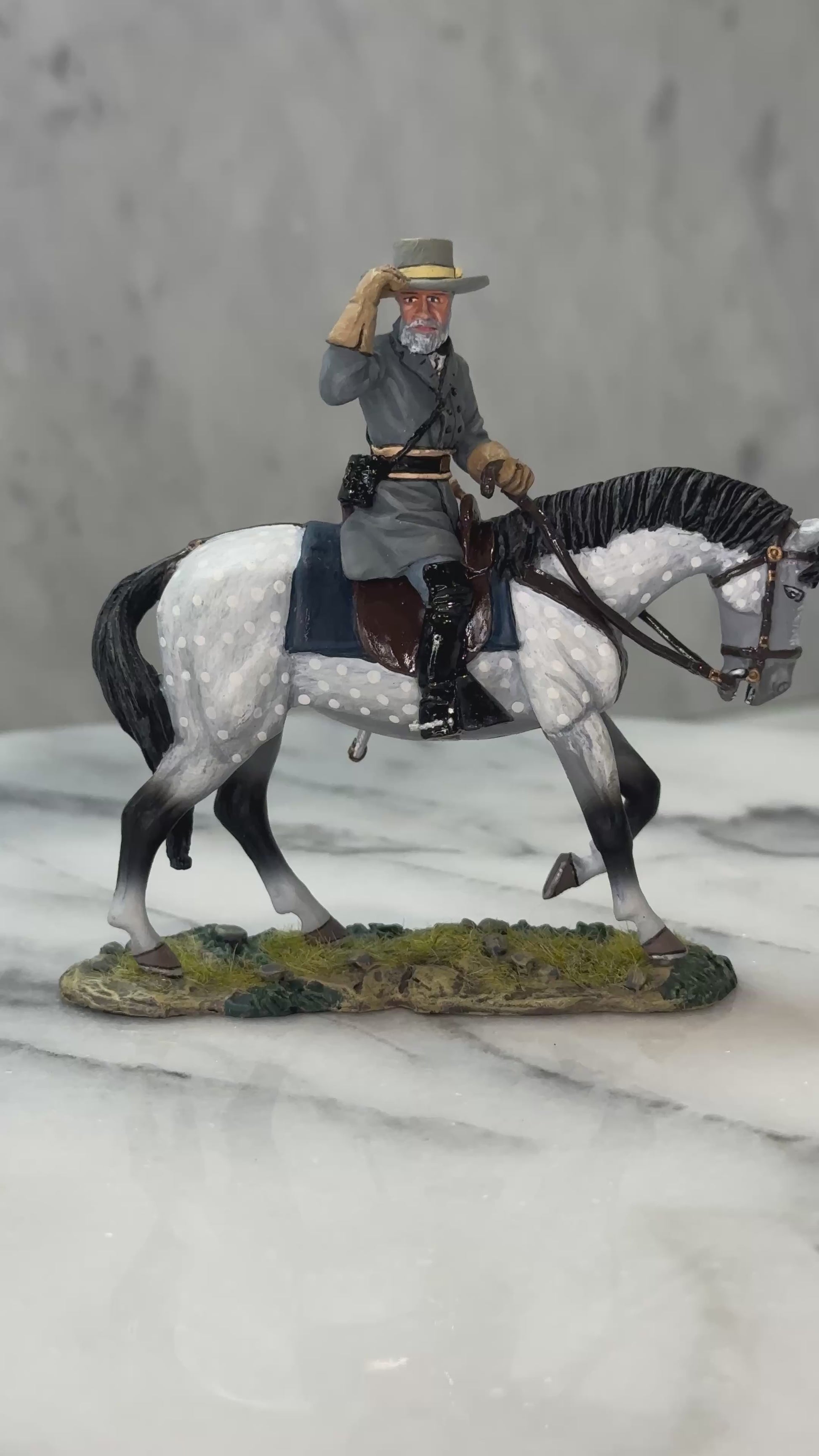 360 view of toy soldier figurine General Robert E. Lee