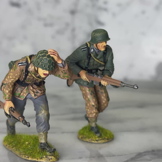 360 view of King & Country WS382 two-figure set of Waffen-SS infantrymen