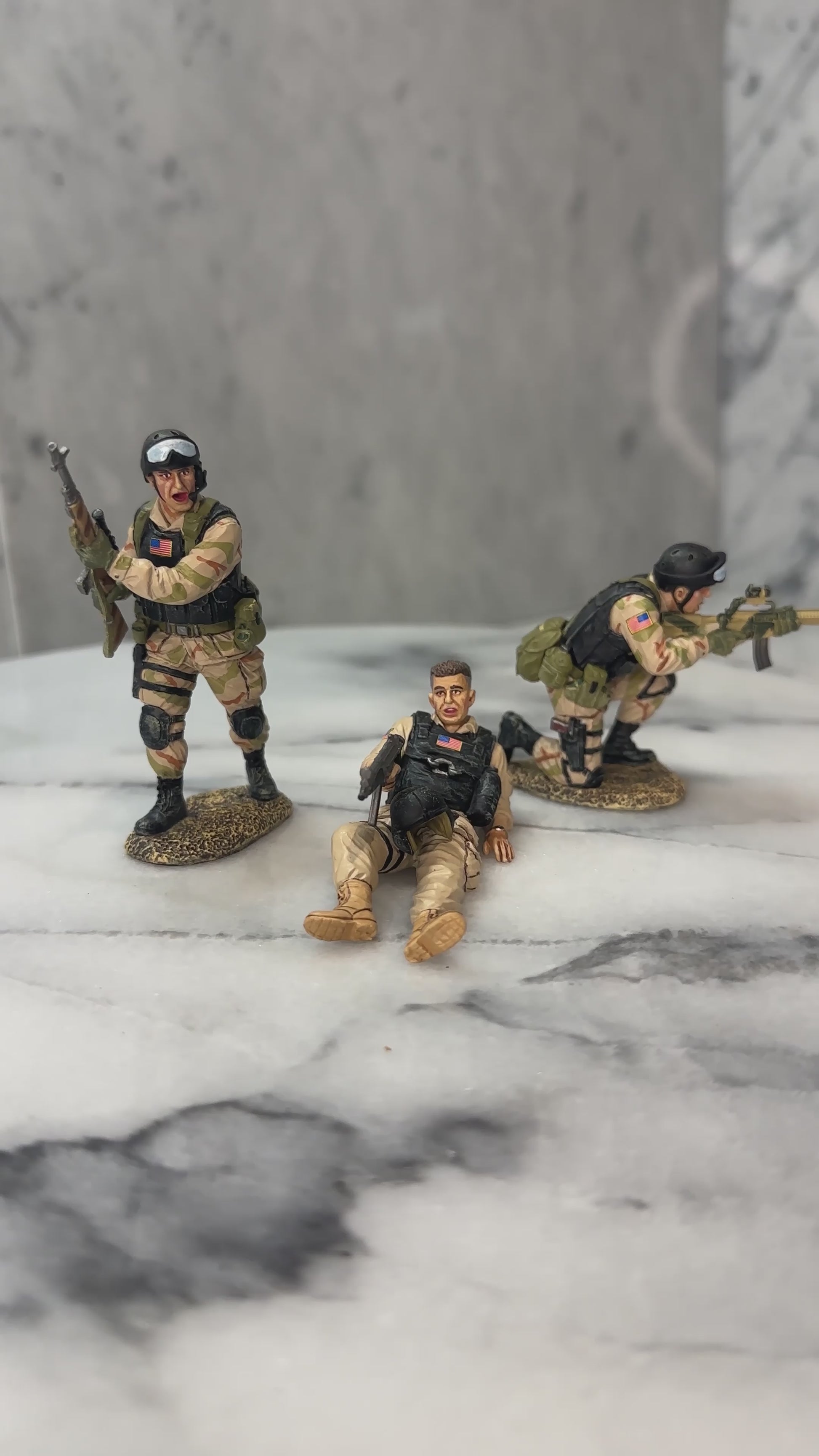 360 view of toy soldier set.