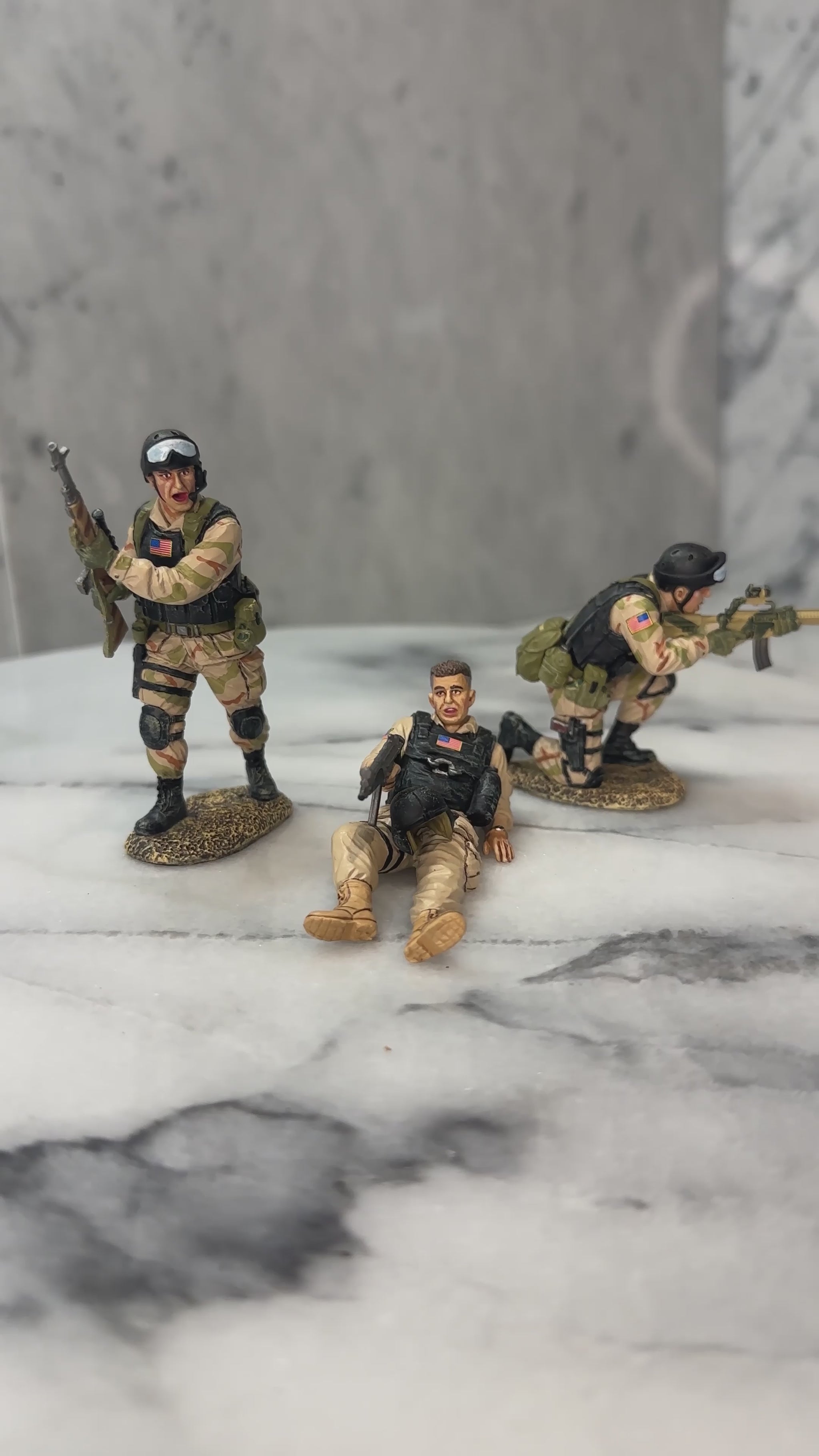 360 view of toy soldier set.