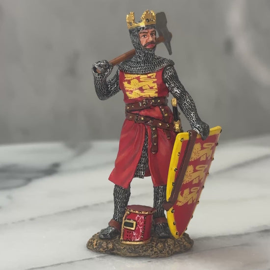 360 view of Richard the Lion Hearted toy soldier figurine.