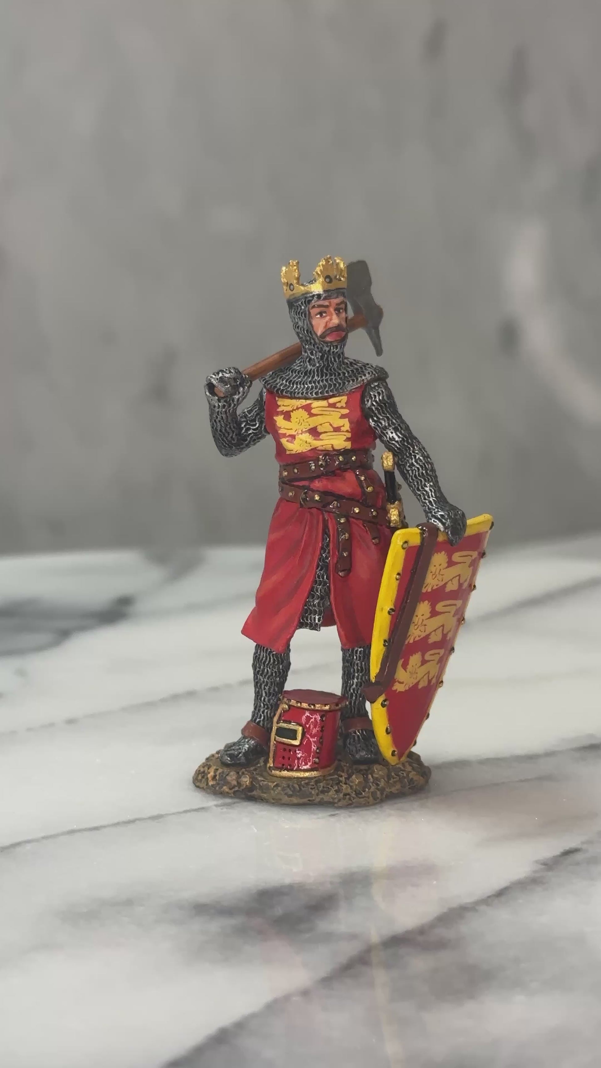 360 view of Richard the Lion Hearted toy soldier figurine.