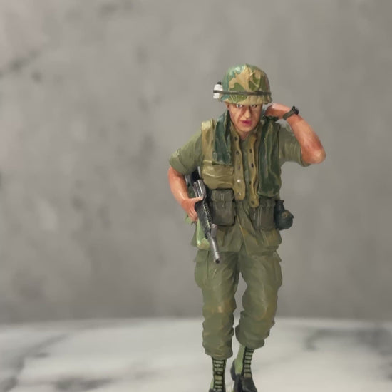 360 view of toy soldier The Walking Grunt.