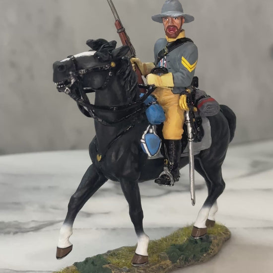 360 view of Confederate Cavalry Corp. Holding Carbine.