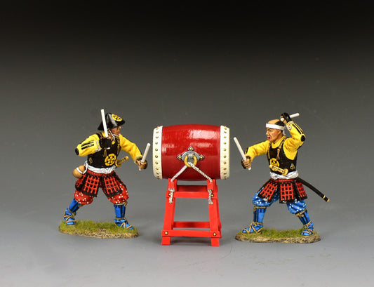 King & Country Ashigaru Taiko Drum Set — 1/30 scale matte-painted two-figure ashigaru team with large red Sengoku war drum on stand, Sekigahara 1600. Catalog SW014.