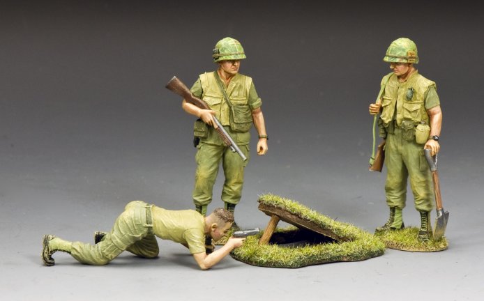 1/30 scale Vietnam set of 3 U.S. soldiers uncovering a tunnel; one crawling with pistol and flashlight, ready to enter. Matte finish. Military miniatures.