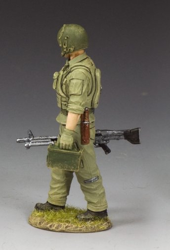 Toy Soldier Vietnam Huey door gunner carrying M60 and ammo can, dressed in flak vest and helmet. 1/30 scale, matte finish. 