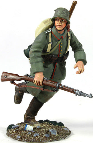 Collectible toy soldier miniature army men German Infantry Pioneer Running 1916-18.