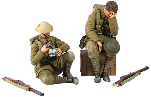 Collectible toy soldier miniatures Life in the Trenches. Two soldiers resting and eating soup.