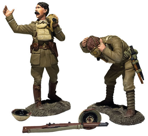 Collectible toy soldier miniature set "Gas Lads! Gas!". Two soldiers in olive uniforms putting masks on.