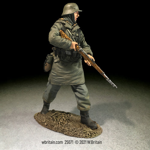 Toy soldier Waffen SS Rifleman in Kharkov Parka Advancing.