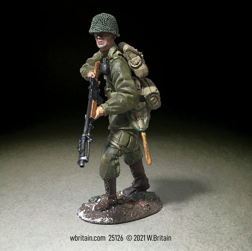 Collectible toy soldier miniature U.S. 101st Airborne Advancing with BAR.