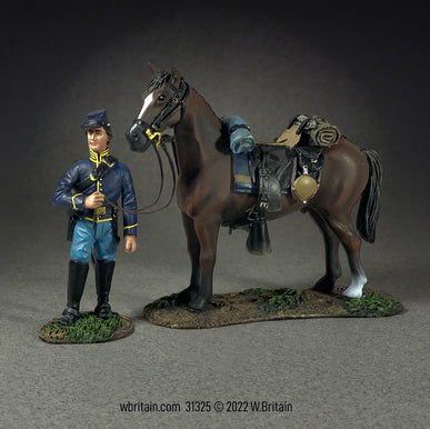 Collectible toy soldier miniature army men figurines Federal Cavalry Trooper Holding Horse.