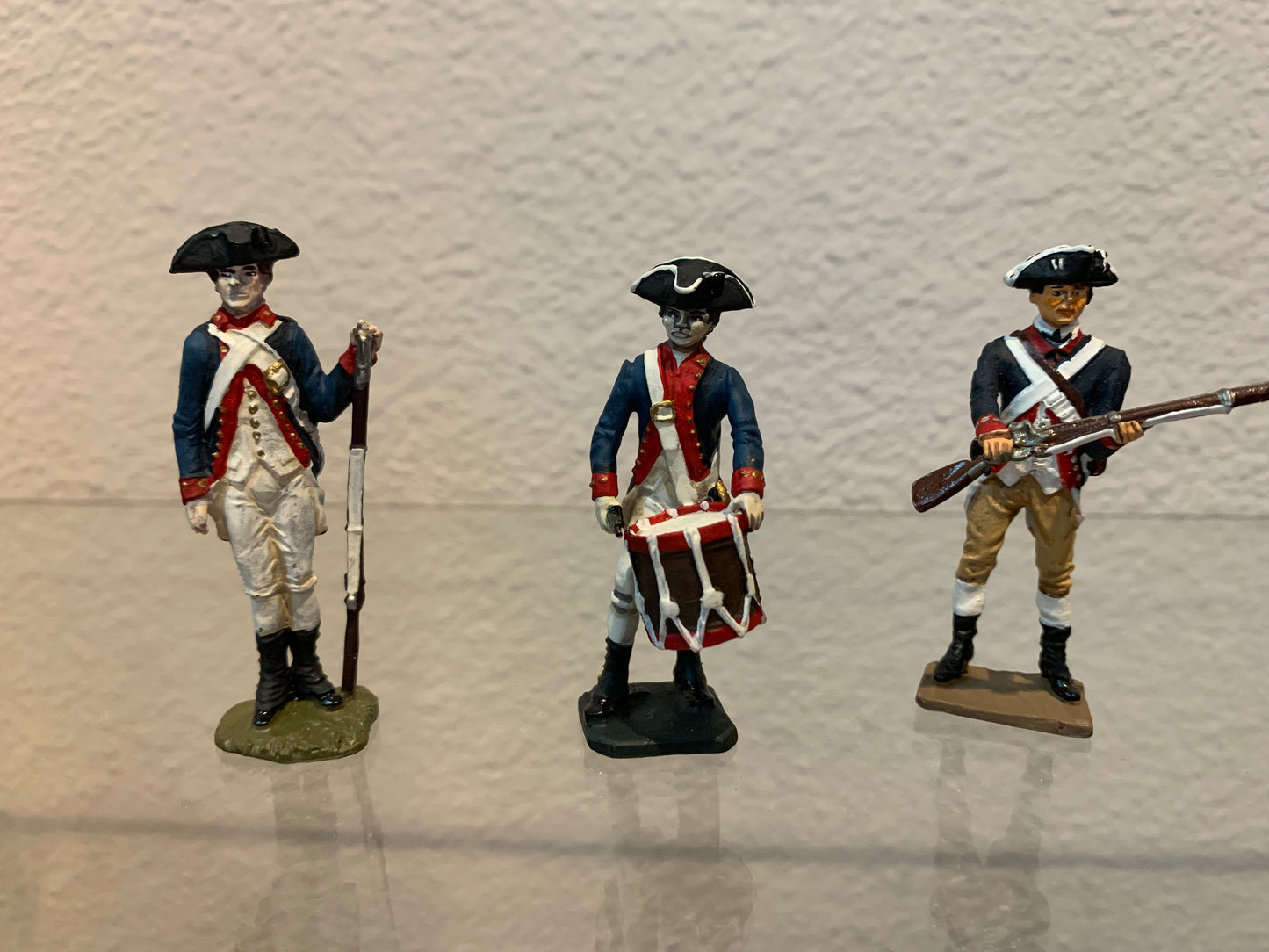 3 toy soldiers from American Revolution